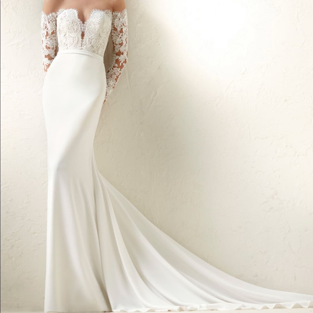 Pronovias Dracma wedding gown